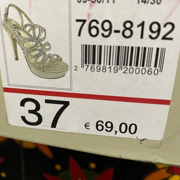 Silver Sparkly high heels - Picture 6 of 6